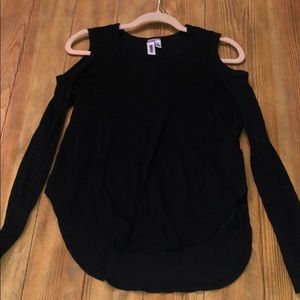 Black shoulder less shirt